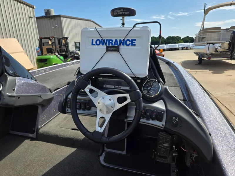 Slide: The Image of 2014 Skeeter ZX 20 boat dashboard with Lowrance navigation system. - 13