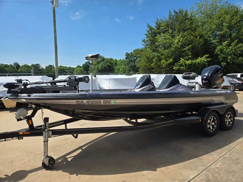 Slide: The Image of 2014 Skeeter ZX 20 bass boat on trailer, parked outdoors under clear sky. - 5
