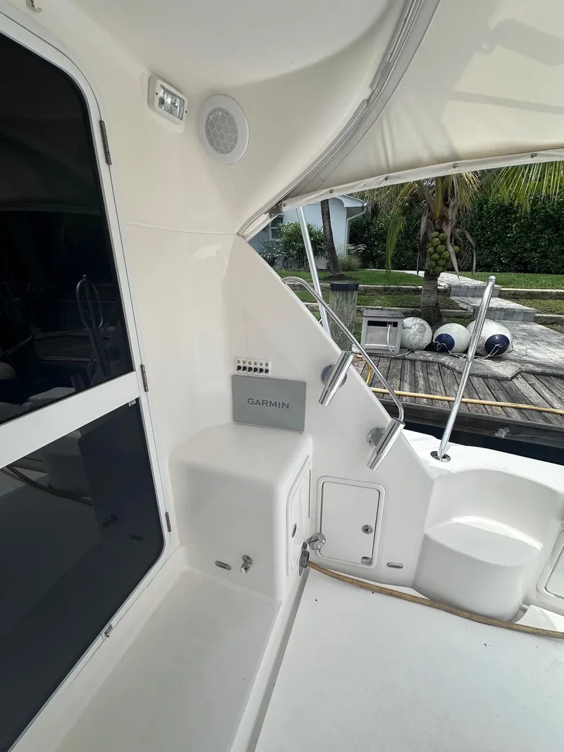 Slide: The Image of Riviera 51 Down Under - Cockpit - 10