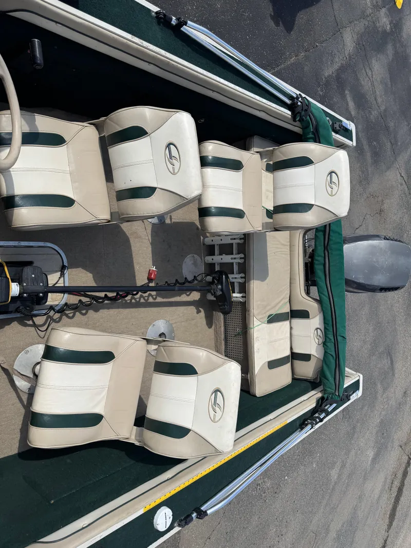 Slide: The Image of 1999 Sylvan 1700 Pro Select boat interior with beige and green seating. - 10