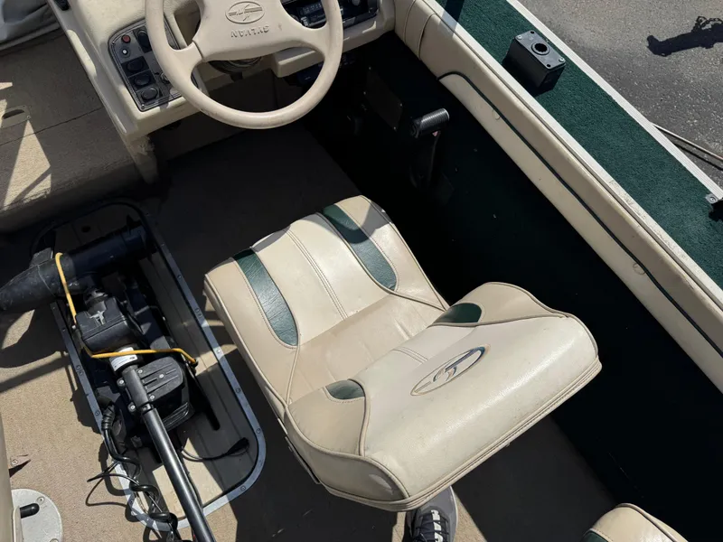 Slide: The Image of 1999 Sylvan 1700 Pro Select boat interior with steering wheel and seat. - 6