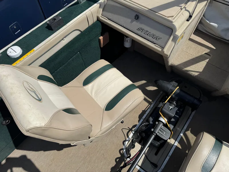 Slide: The Image of 1999 Sylvan 1700 Pro Select boat interior with seating and steering equipment. - 7