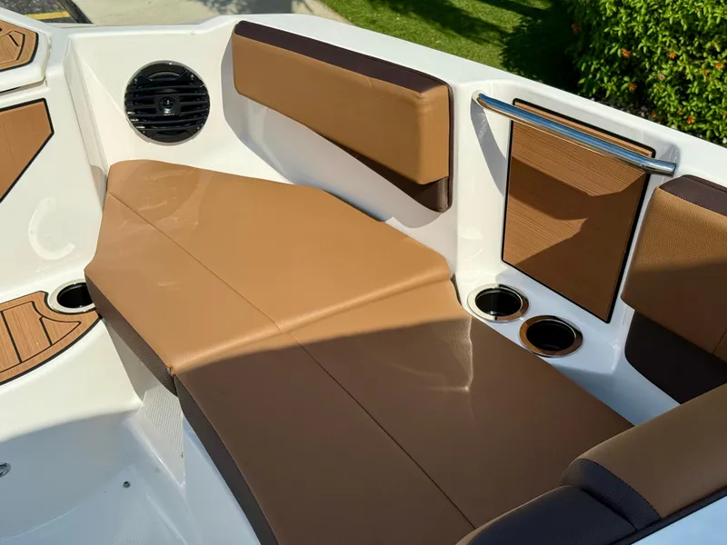 Slide: The Image of 2025 Yamaha Boats 222SD interior with tan seating and cup holders. - 20