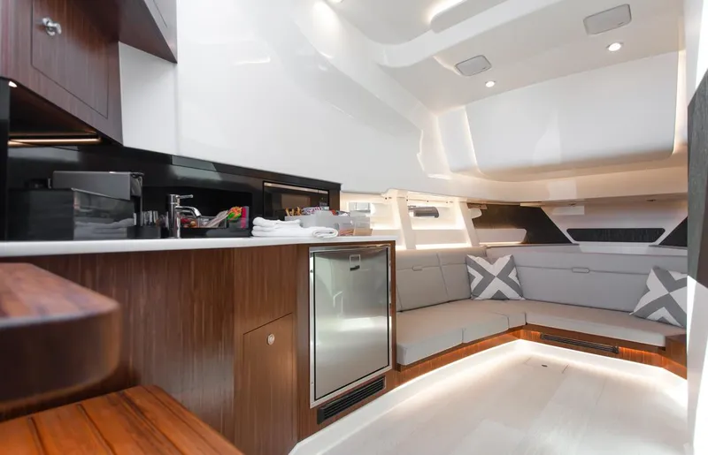 Slide: The Image of Sea Ray Sundancer 370 Outboard 2022 - 50