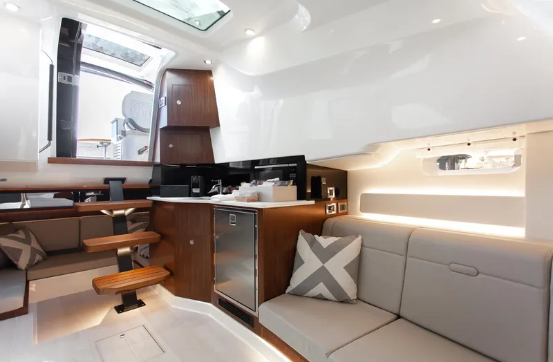 Slide: The Image of Sea Ray Sundancer 370 Outboard 2022 - 54