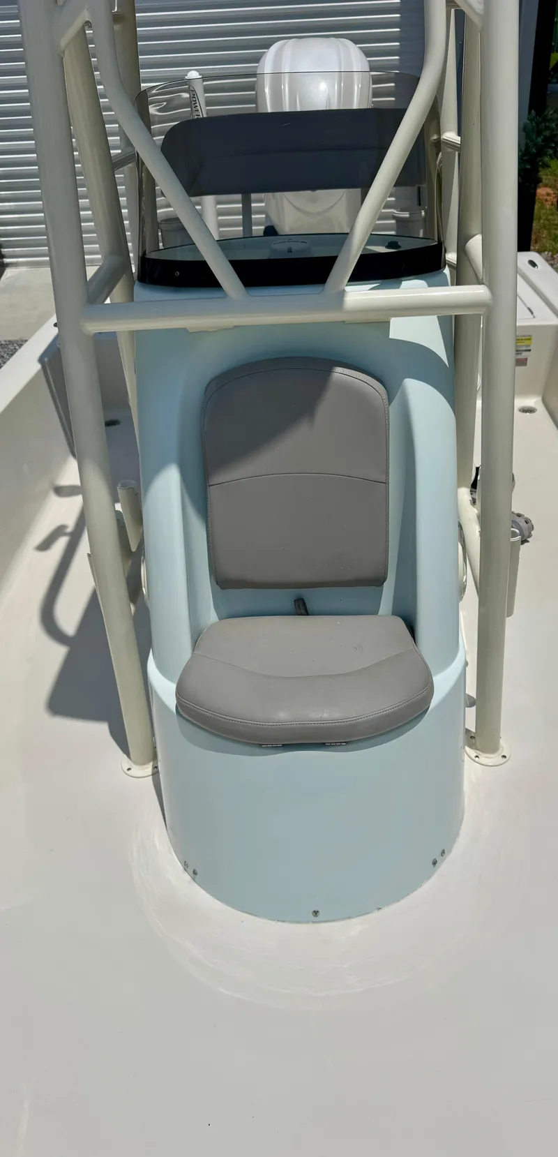 Slide: The Image of 2011 Pathfinder 2400 Tournament Edition boat console with seating. - 19