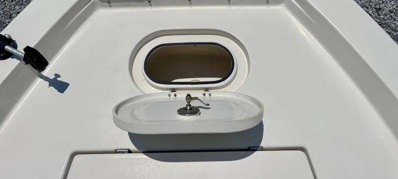 Slide: The Image of 2011 Pathfinder 2400 Tournament Edition boat hatch with oval window and latch. - 23