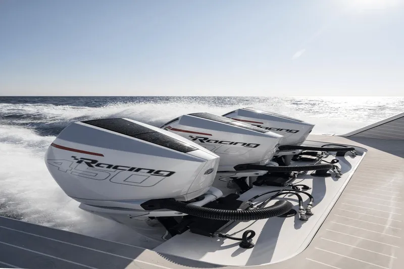 Slide: The Image of Azimut Verve 42 2025 - 14