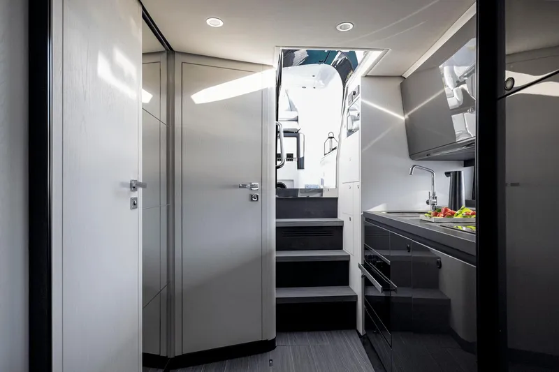 Slide: The Image of Azimut Verve 42 2025 - 28