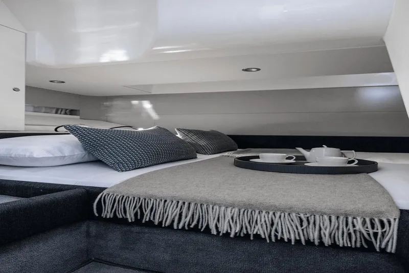 Slide: The Image of Azimut Verve 42 2025 - 30