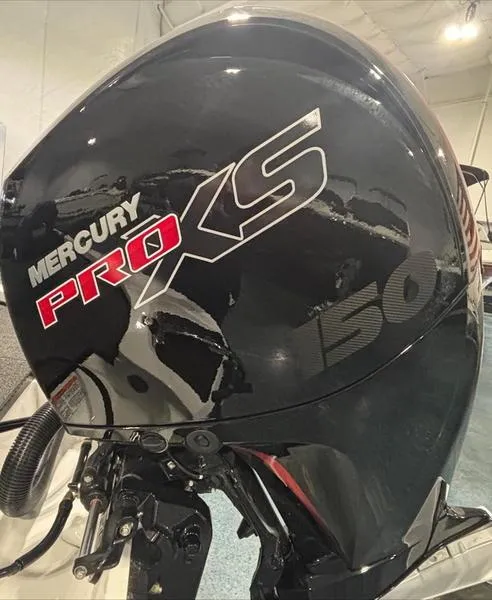Slide: The Image of Mercury Pro XS 500 outboard motor on Nitro Z18, 2025 model. - 8