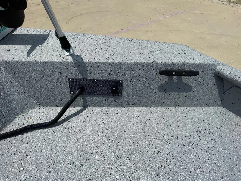 Slide: The Image of 2019 Xpress XP20CC boat deck with cable and cleat. - 28