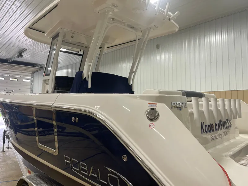 Slide: The Image of Robalo R272 Center Console 2020 - 5