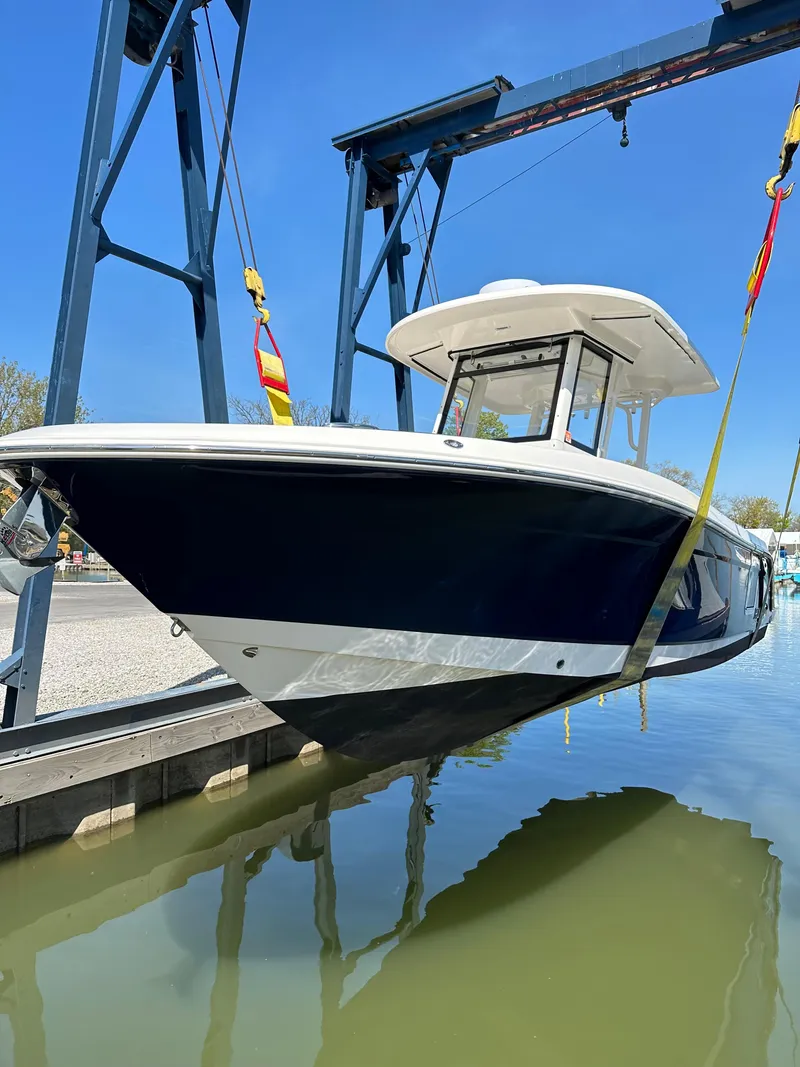 Slide: The Image of Robalo R272 Center Console 2020 - 7