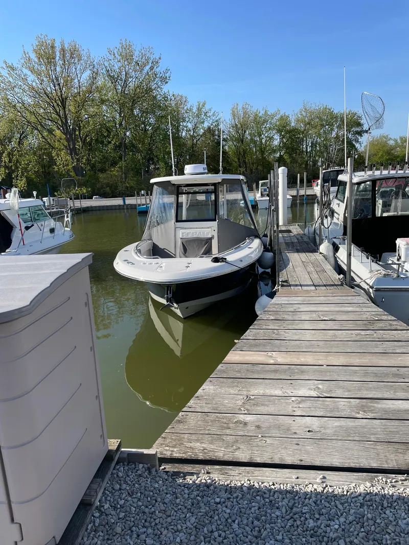 Slide: The Image of Robalo R272 Center Console 2020 - 8