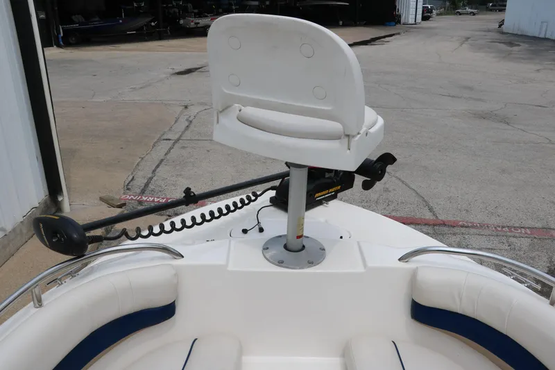 Slide: The Image of 2006 Hurricane GS 172 boat with swivel seat and trolling motor. - 19