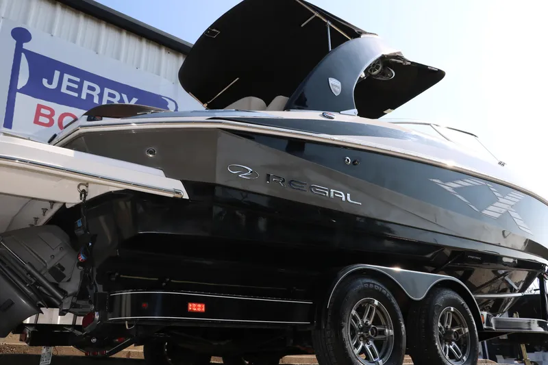 Slide: The Image of 2014 Regal 2500 RX Bowrider boat on trailer, side view. - 3