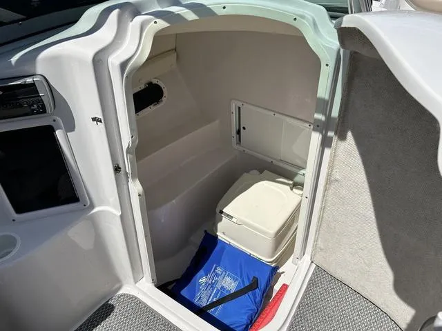 Slide: The Image of Four Winns 250 HORIZON I/O 2005 - 10