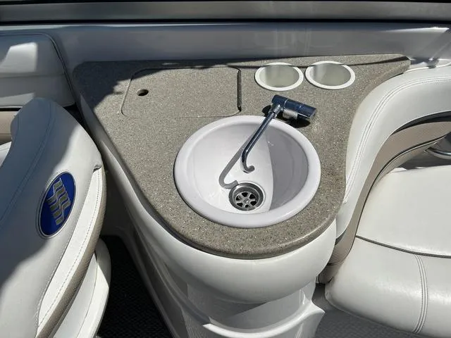 Slide: The Image of Four Winns 250 HORIZON I/O 2005 - 9