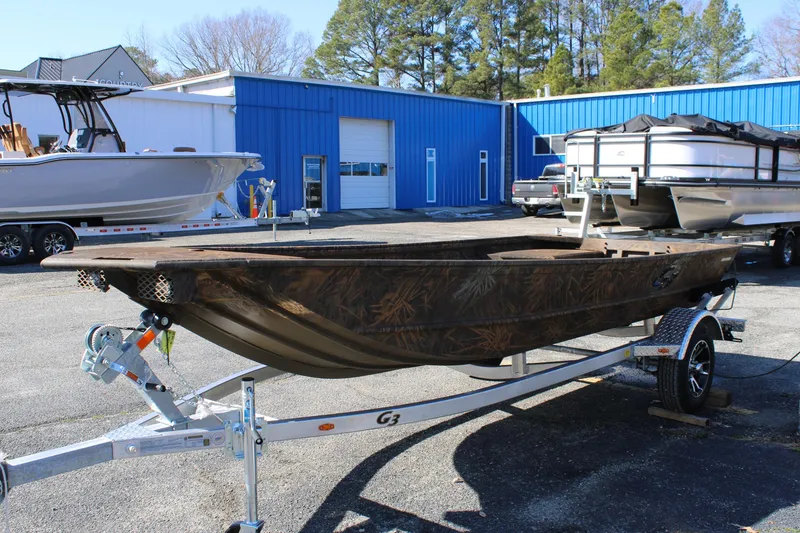 Slide: The Image of 2025 G3 Gator Tough 15 DK boat with Yamaha 40 engine in showroom. - 3