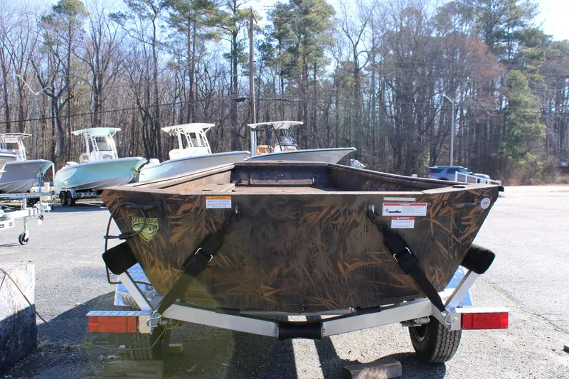 Slide: The Image of 2025 G3 Gator Tough 15 DK boat with Yamaha motor on display in showroom. - 4