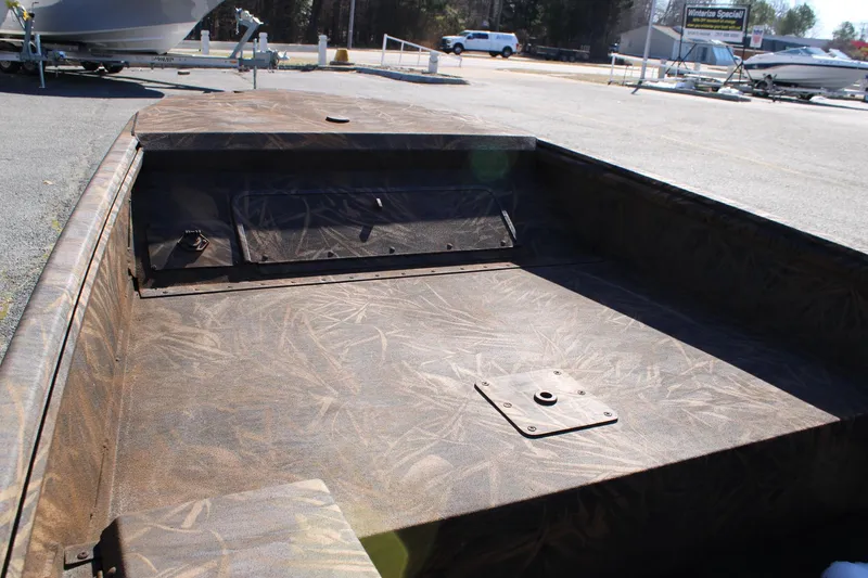 Slide: The Image of 2025 G3 Gator Tough 15 DK boat on Yamaha trailer in showroom. - 7