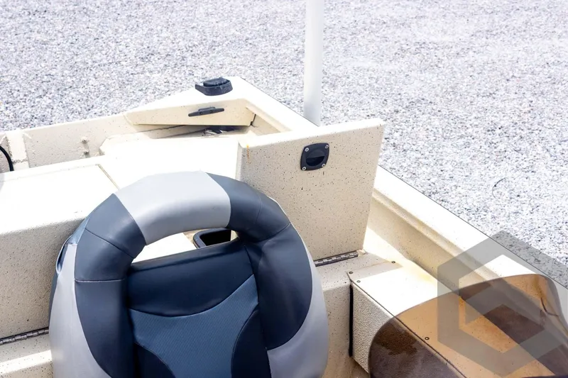 Slide: The Image of 2008 Xpress HD18SCA boat interior with steering wheel and dashboard details. - 26