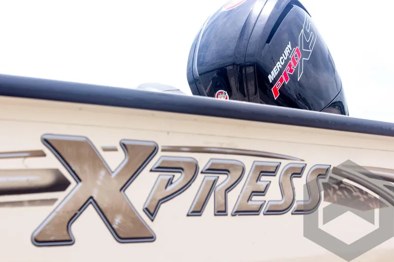 Slide: The Image of 2008 Xpress HD18SCA boat with Mercury Pro XS engine. - 9