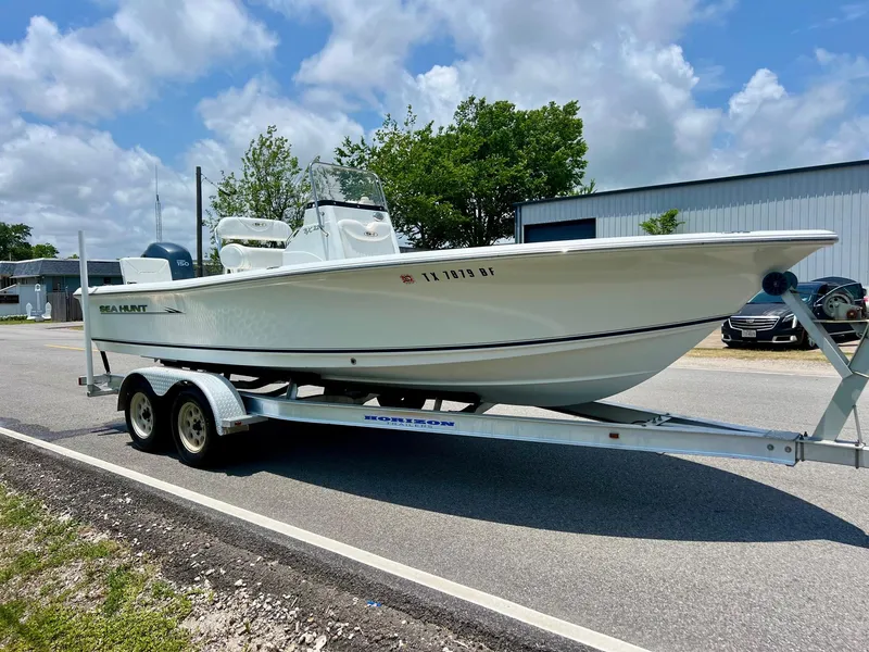 Slide: The Image of 2010 Sea Hunt BX22 Pro boat on trailer, parked on a sunny day. - 5