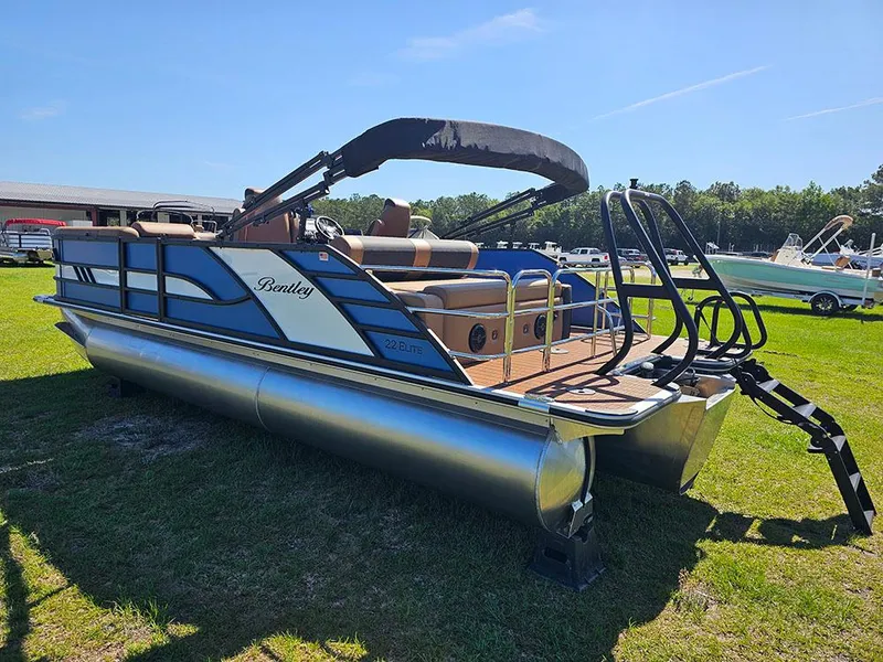 Slide: The Image of 2025 Bentley Pontoons 223 Elite Swingback Dual Captain Full Tritoon on grass under clear sky. - 7
