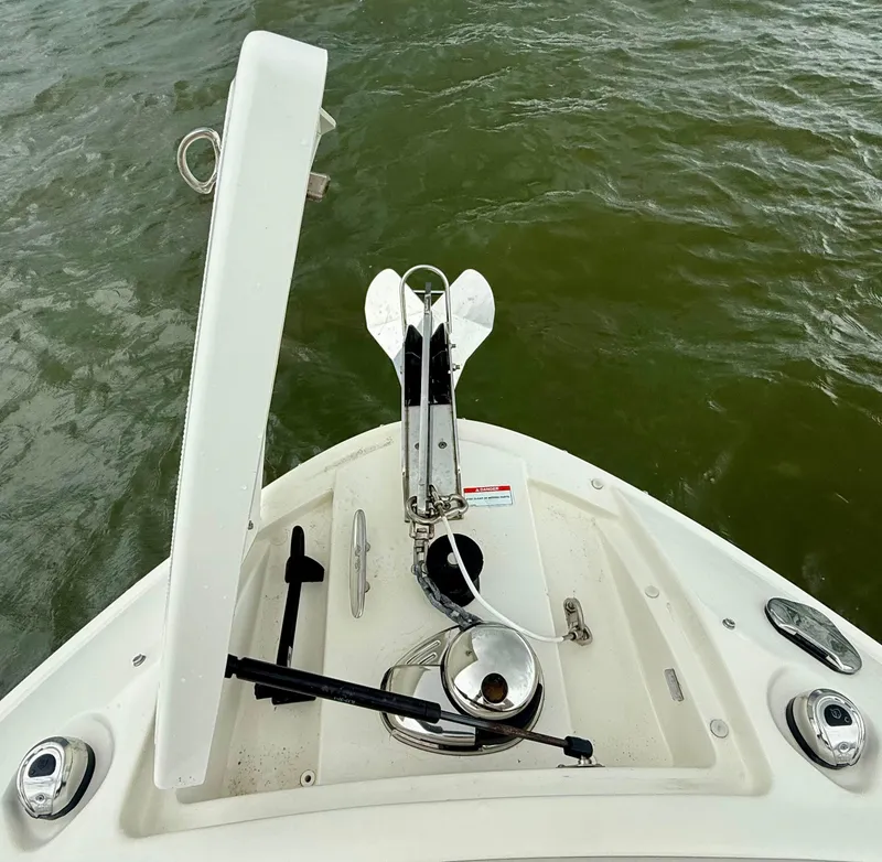 Slide: The Image of Bow of 2022 Sea Ray SLX 280 with anchor and winch system. - 5