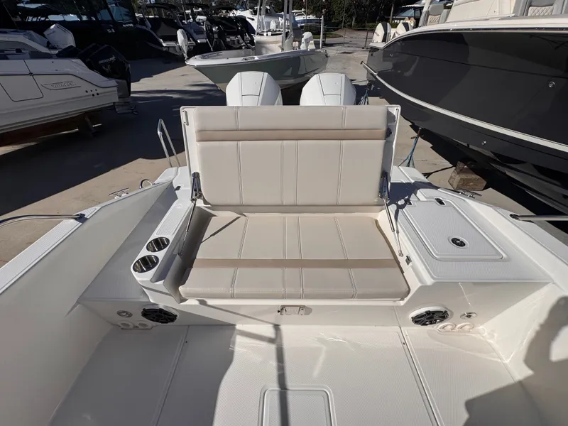 Slide: The Image of Boston Whaler 280 Dauntless 2026 - 11