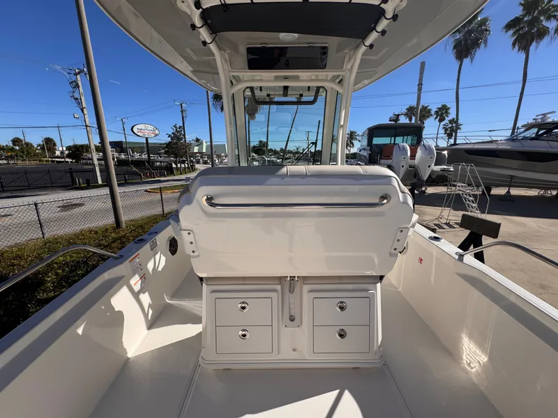 Slide: The Image of Boston Whaler 280 Dauntless 2026 - 14