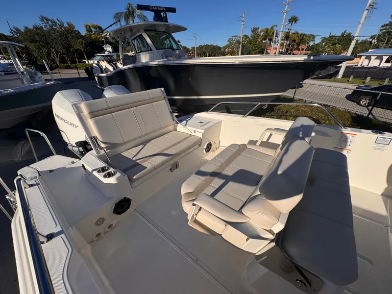 Slide: The Image of Boston Whaler 280 Dauntless 2026 - 15