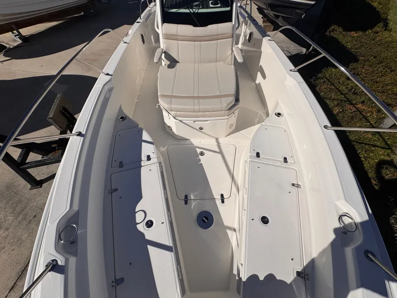 Slide: The Image of Boston Whaler 280 Dauntless 2026 - 22