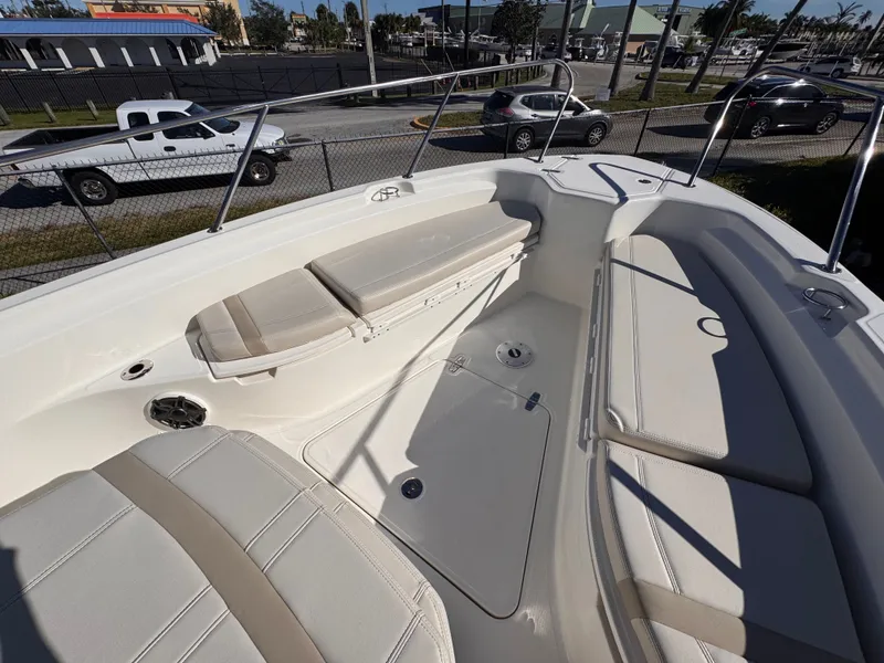 Slide: The Image of Boston Whaler 280 Dauntless 2026 - 25