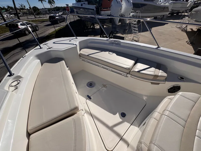 Slide: The Image of Boston Whaler 280 Dauntless 2026 - 26