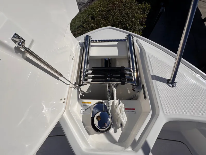 Slide: The Image of Boston Whaler 280 Dauntless 2026 - 27