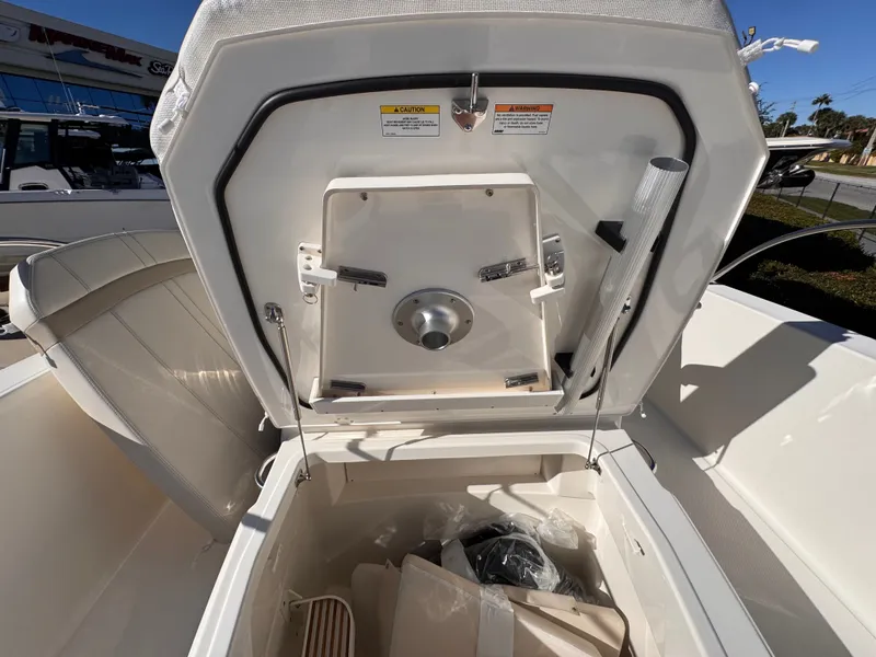 Slide: The Image of Boston Whaler 280 Dauntless 2026 - 29