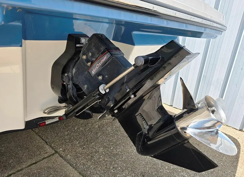 Slide: The Image of 2020 Sea Ray SPX 210 boat with MerCruiser outboard motor. - 10