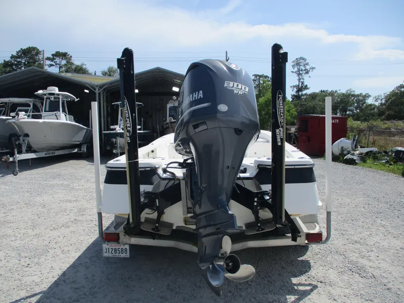 Slide: The Image of Rear view of 2010 BlackJack 224 boat with Yamaha 300 outboard motor. - 6