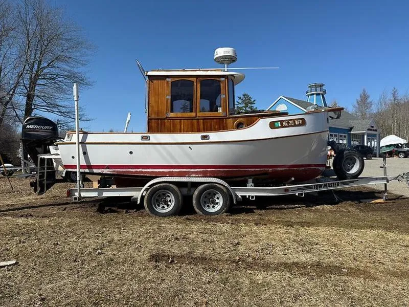 Slide: The Image of 1999 Glen-L BO-JEST boat on trailer, parked outdoors, clear sky background. - 5