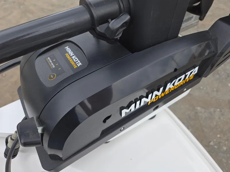 Slide: The Image of Minn Kota PowerDrive motor on Tahoe 500 TF, 2019 model, close-up view. - 25