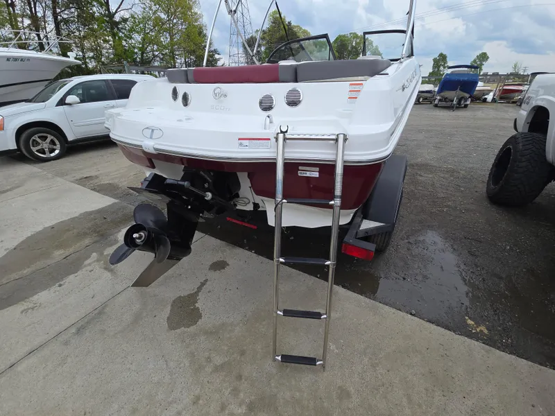 Slide: The Image of 2019 Tahoe 500 TF boat rear view with ladder and propeller. - 5