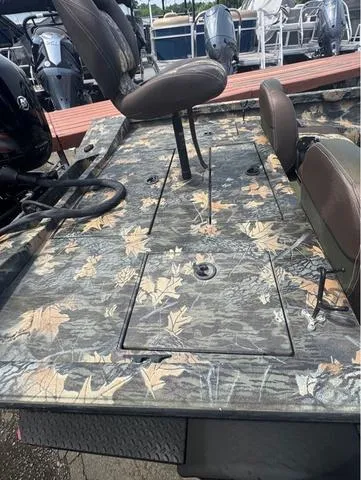 Slide: The Image of 2015 Ranger RT 188 boat with camo deck and seating. - 8