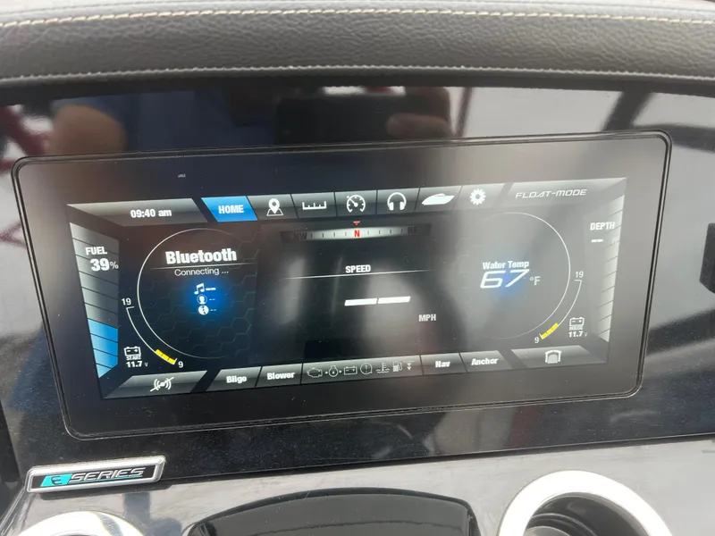 Slide: The Image of Dashboard of a 2020 Yamaha Boats 242X showing Bluetooth and water temperature. - 24