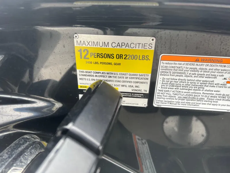 Slide: The Image of Yamaha Boats 2020 242X capacity label, maximum 12 persons or 2200 lbs. - 35
