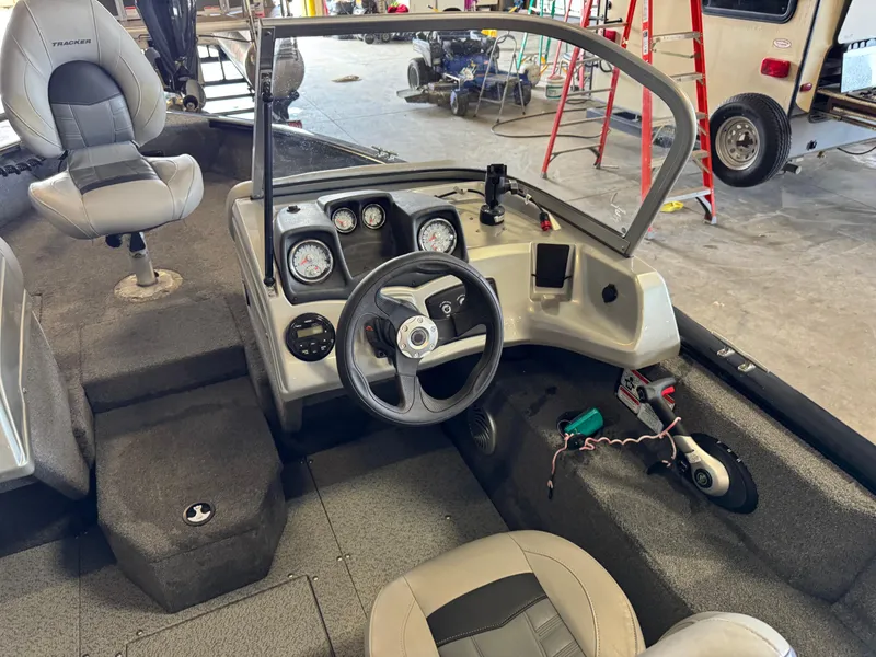 Slide: The Image of Tracker Pro Guide V-175 Combo 2018 - 8