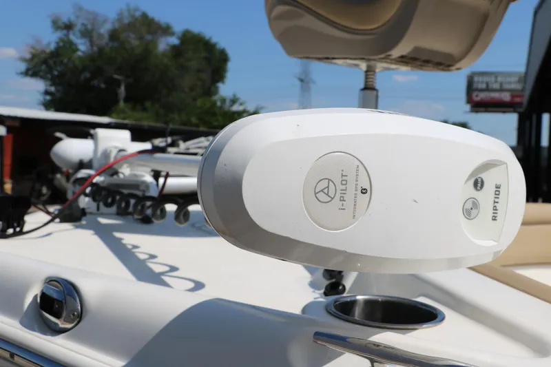 Slide: The Image of 2020 NauticStar 211 Hybrid boat with i-Pilot Riptide trolling motor. - 19