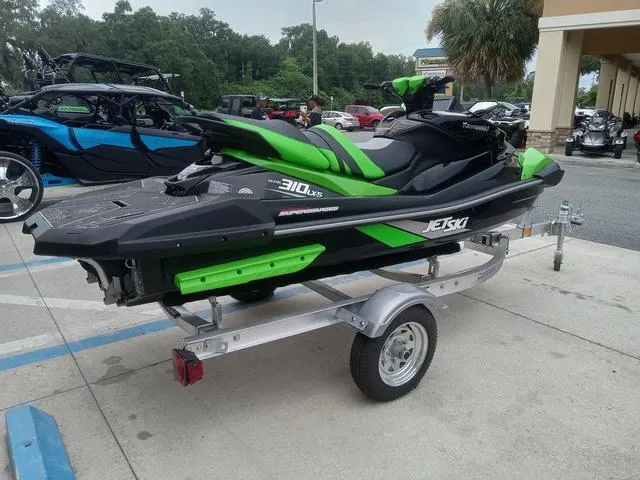 Slide: The Image of Kawasaki Ultra® 310LX-S 2025 - 18